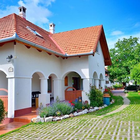 Villa Levendula Vendeghaz Lovas Exterior foto